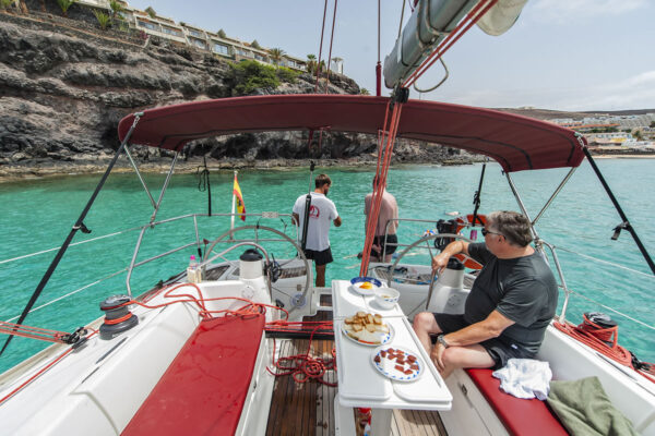 Flounder Yacht Sailing. Excursiones en veleros en Fuerteventura